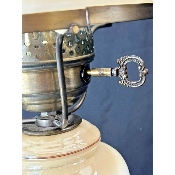 Vintage Honey Iridescent Hand Painted Gone With the Wind Hurricane Lamp 1973 - Picture 7 of 11